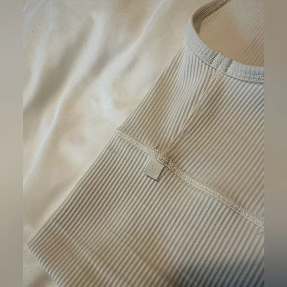 Lululemon Power Pivot Evelin tank top - Picture 3 of 3